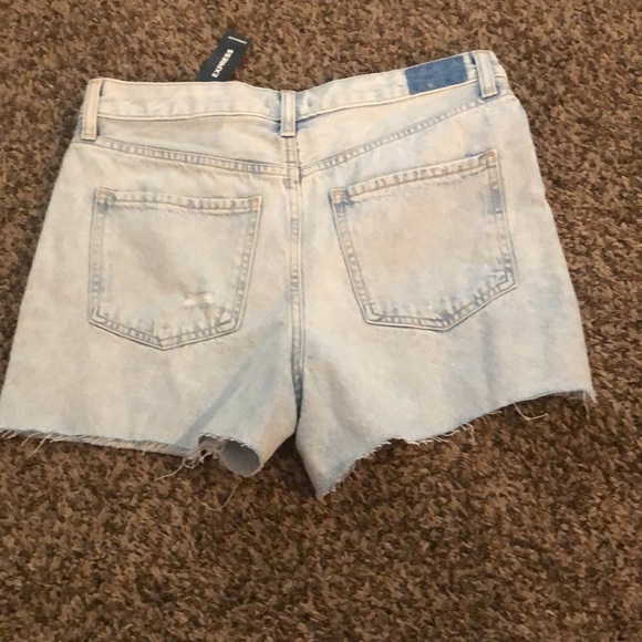 EXPRESS Crossover Waistband Boyfriend Jean Shorts NWT - Picture 10 of 14